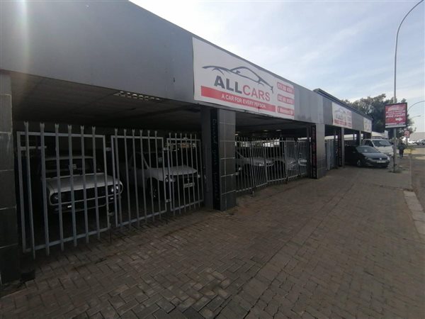 848  m² Commercial space