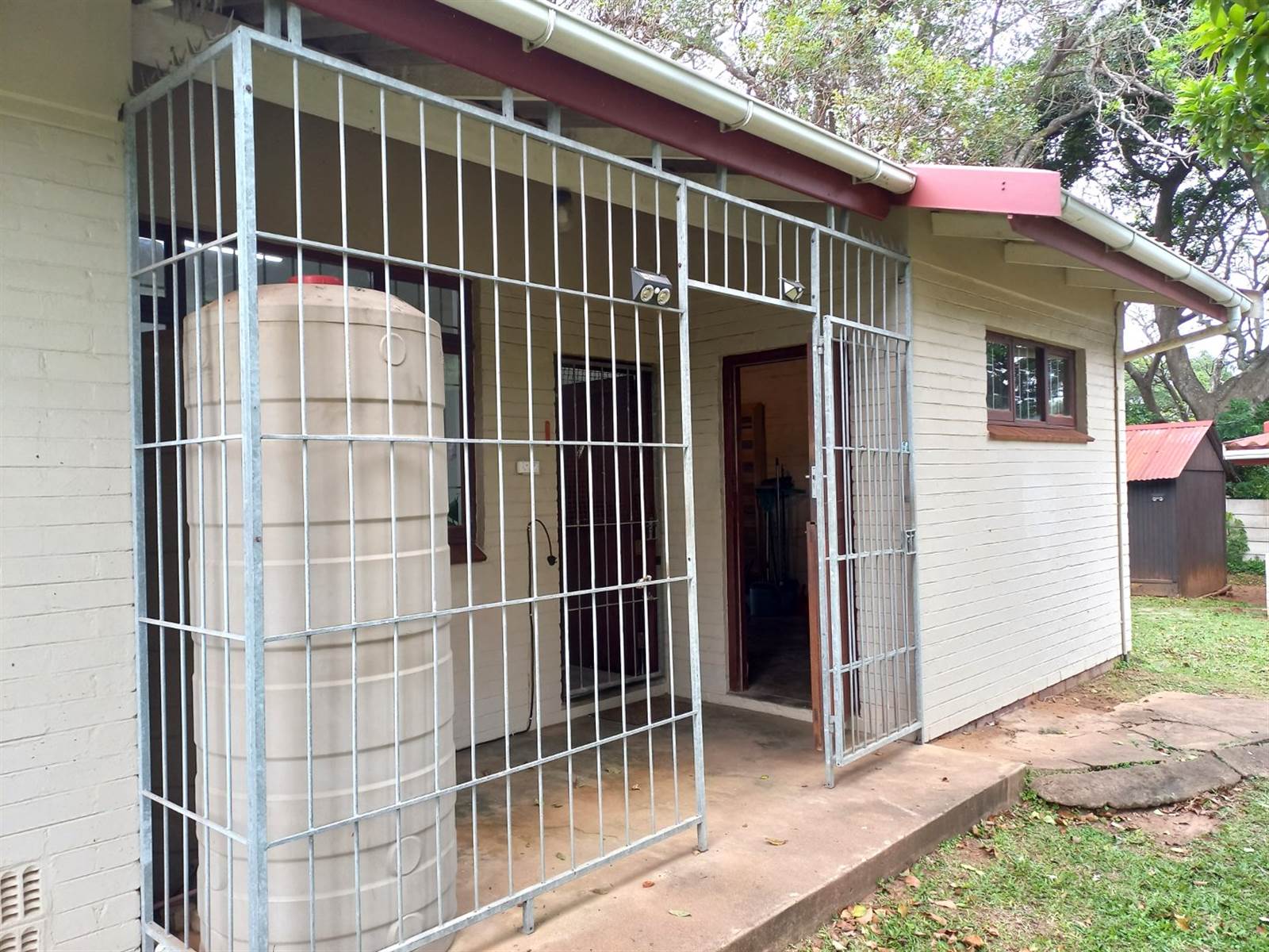 2 Bed House in Umtentweni photo number 22