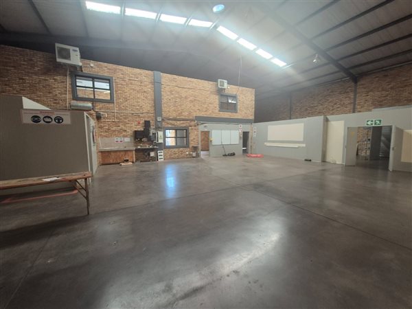 600 m² Industrial space 600 m² Industrial space