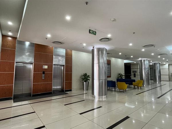 569  m² Commercial space