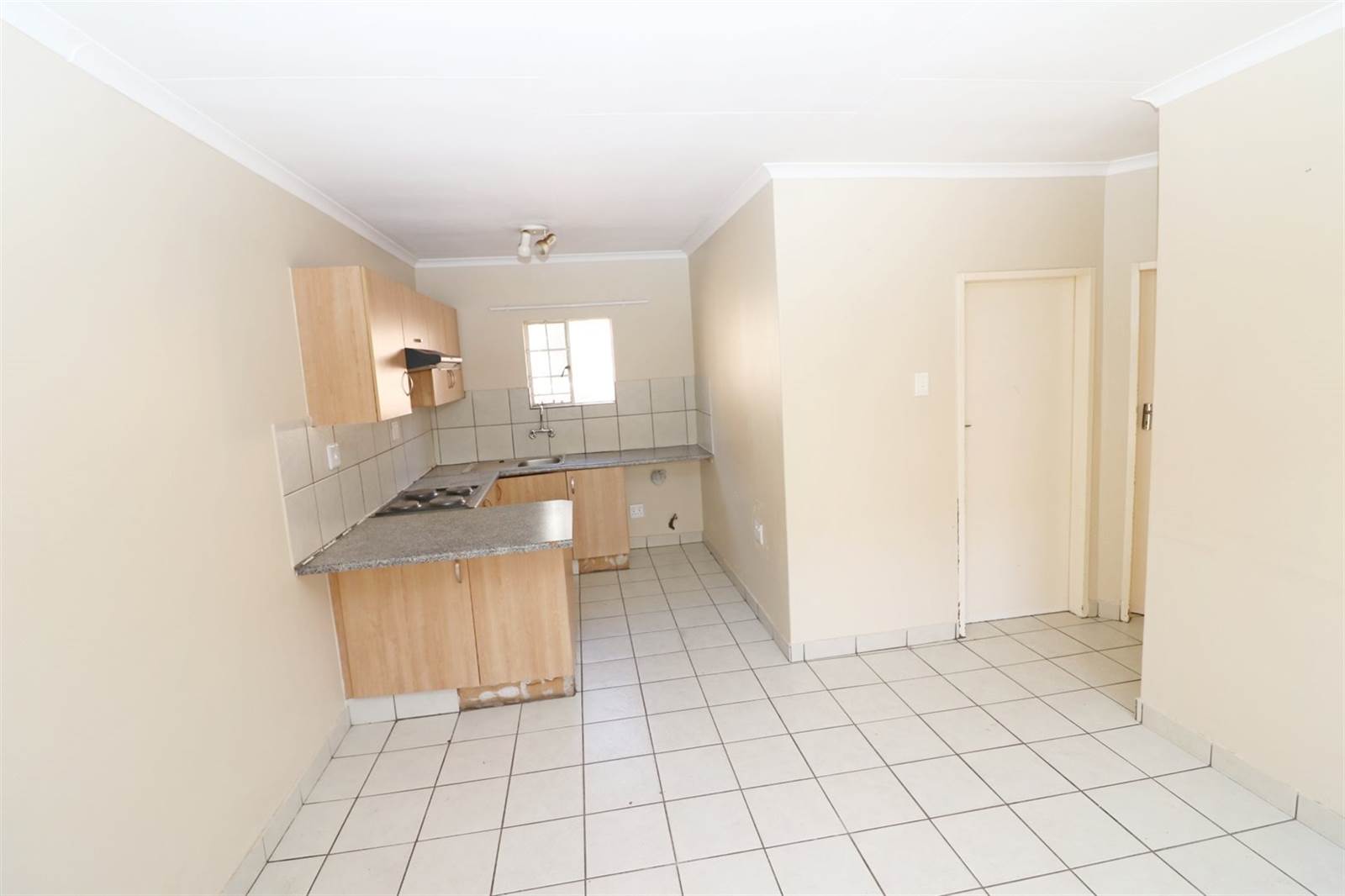 2 Bed House in Kempton Park Central photo number 5