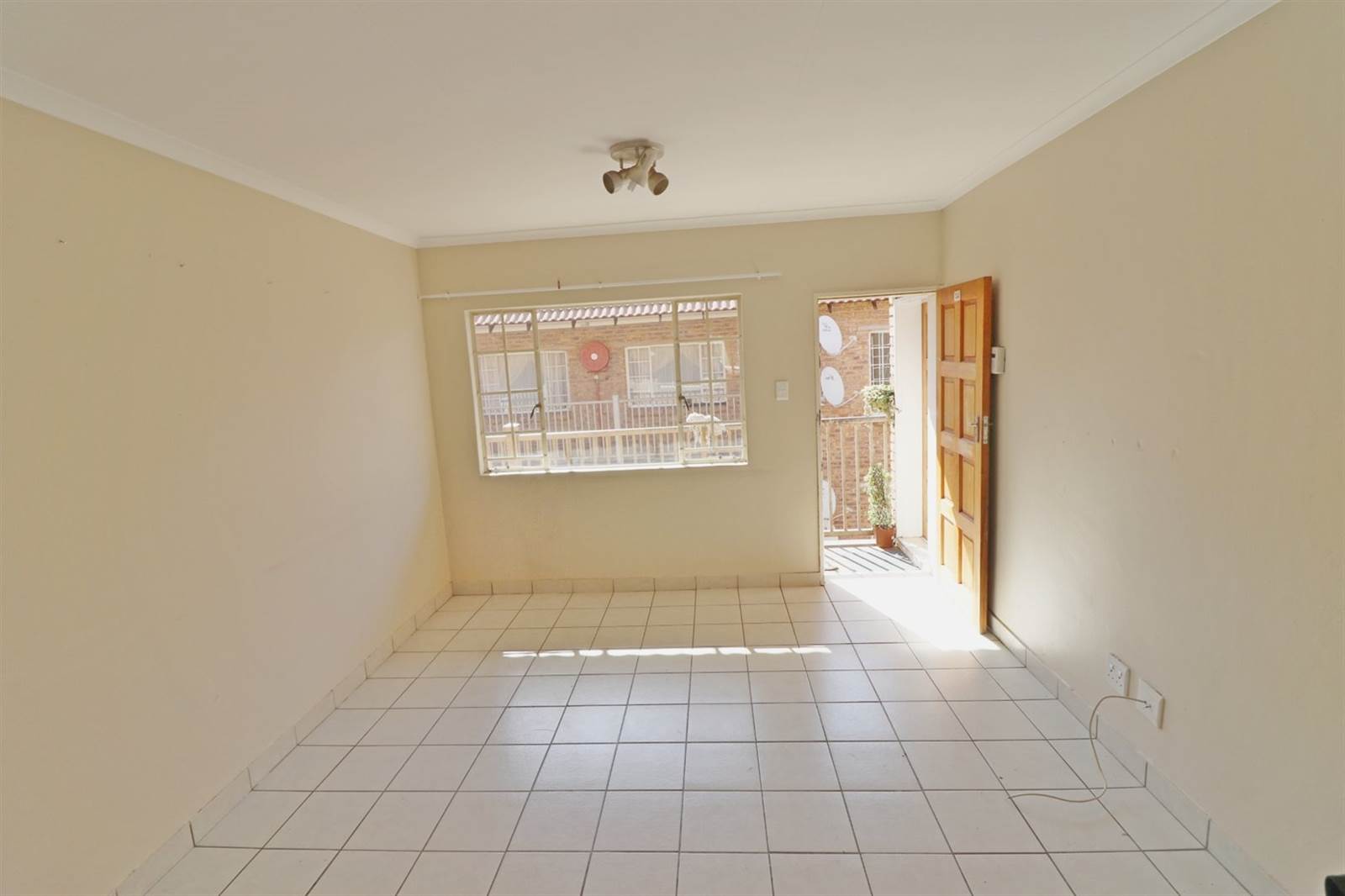 2 Bed House in Kempton Park Central photo number 2