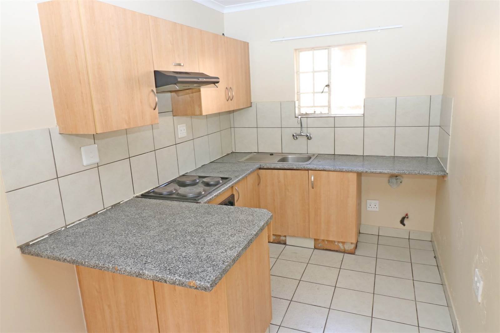 2 Bed House in Kempton Park Central photo number 3
