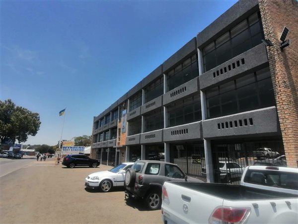 1 860  m² Industrial space