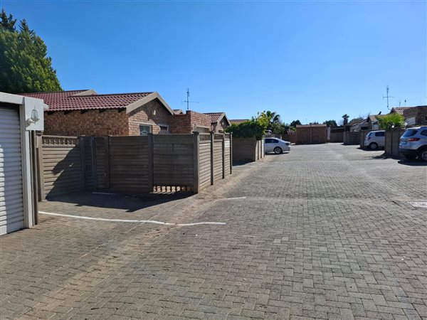 3 Bedroom Townhouse 3 Bedroom Townhouse