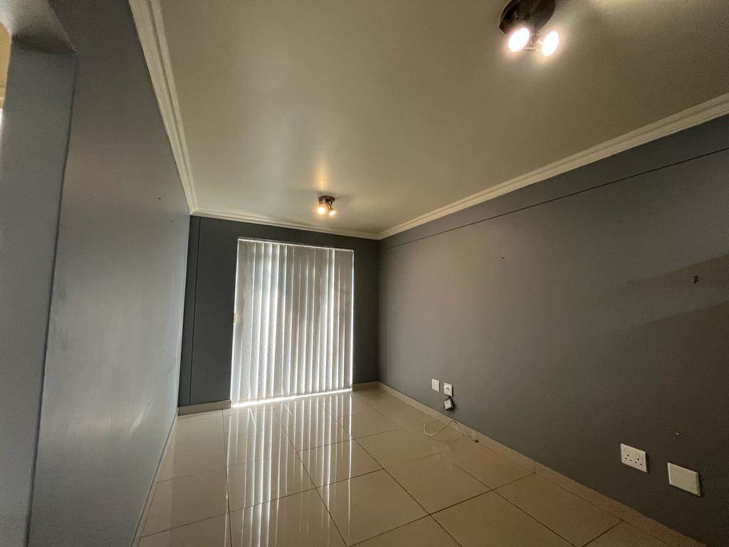 1 Bed Apartment in Umhlanga Ridge photo number 11