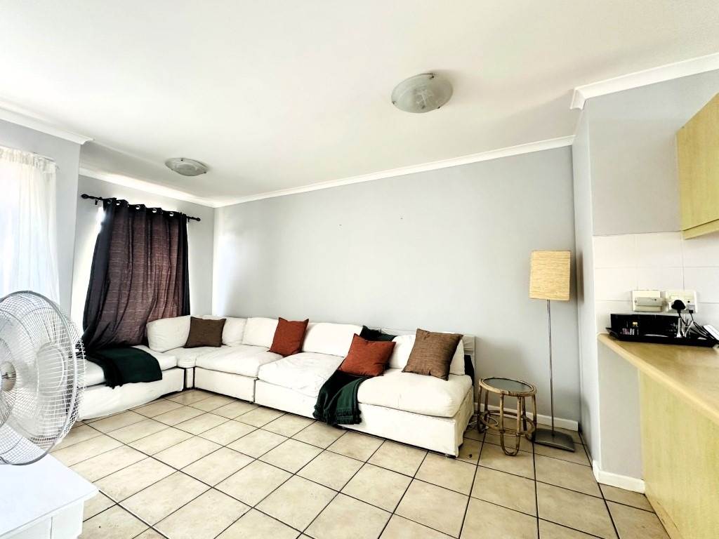 2 Bed Apartment in Stellenbosch Central photo number 4