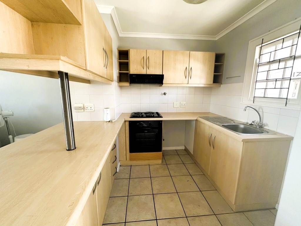 2 Bed Apartment in Stellenbosch Central photo number 5