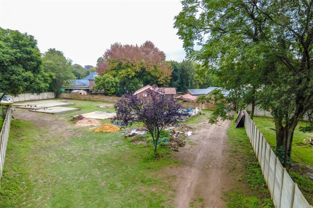 2 200 m² Land 2 200 m² Land