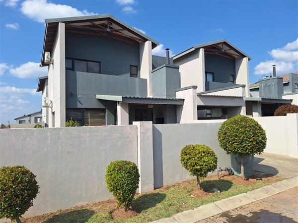 3 Bedroom Townhouse 3 Bedroom Townhouse