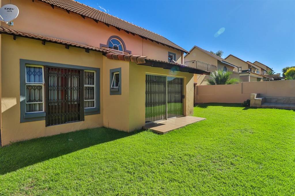4 Bed House in Glen Marais photo number 27