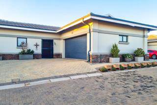 3 Bed House in Eastland Mature Lifestyle Estate photo number 4