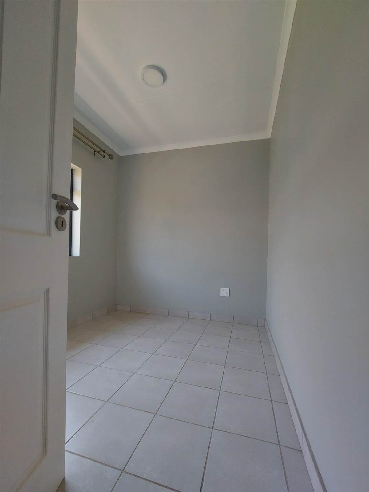 3 Bed Apartment in Kidds Beach photo number 4