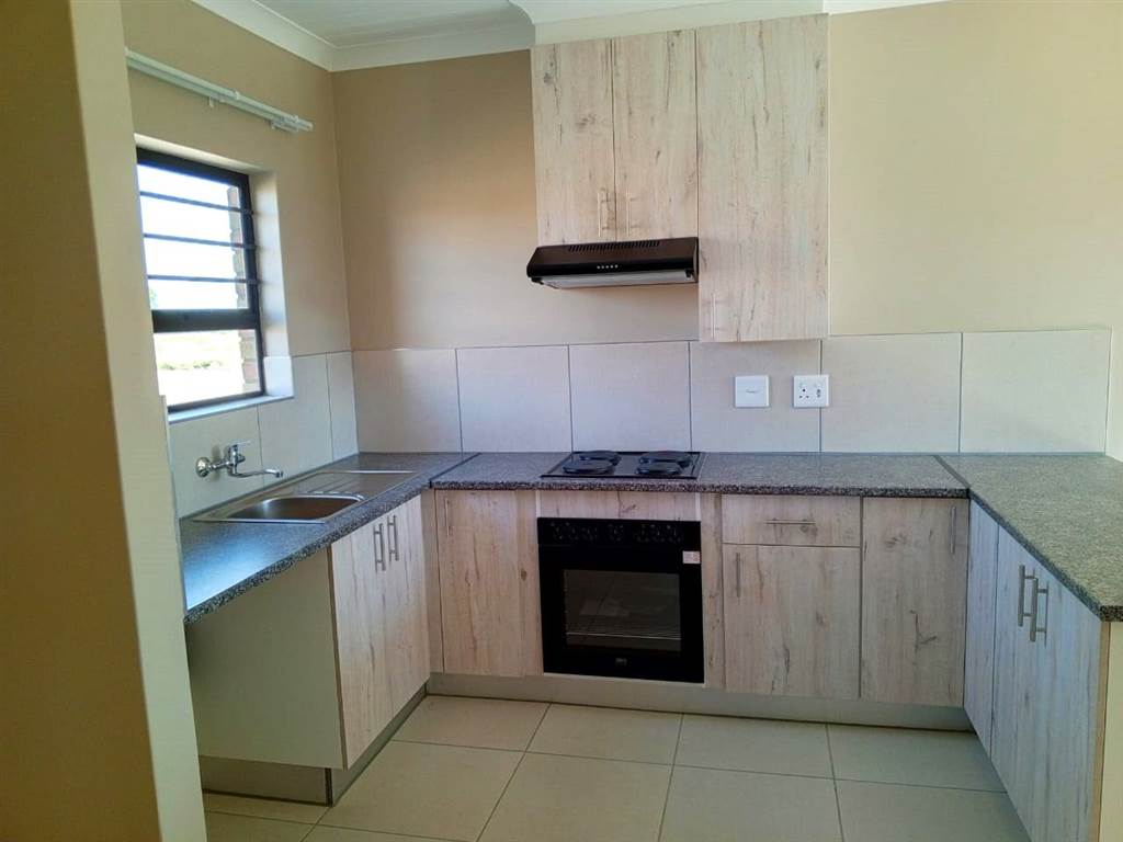 2 Bed House in Bloemfontein photo number 3