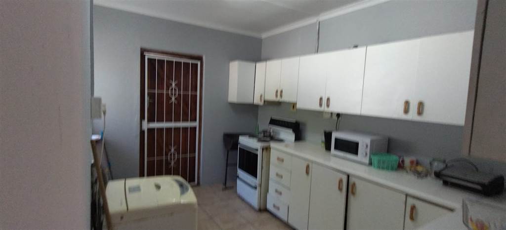 1 Bed Apartment in Belhar photo number 4