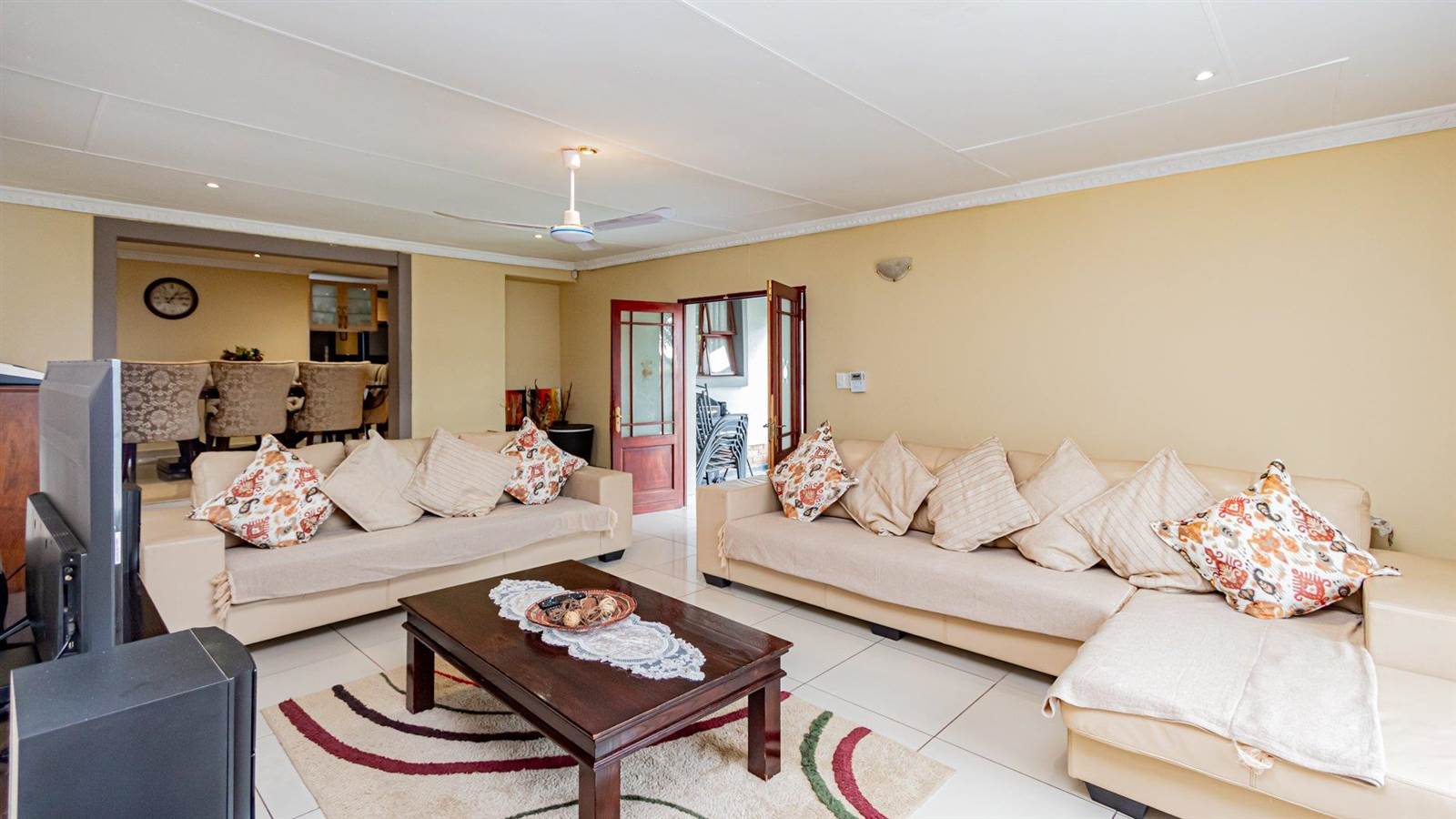 4 Bed House in Bloubosrand photo number 5