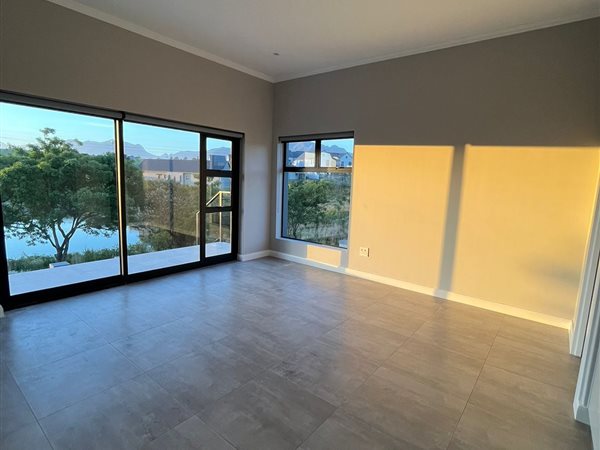 4 Bedroom House 4 Bedroom House