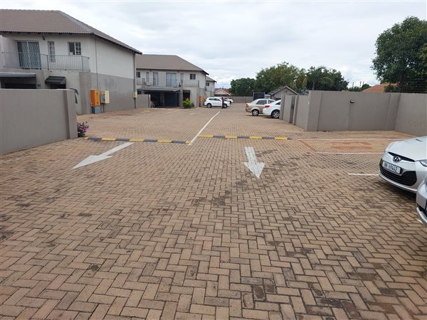 3 Bed Townhouse in Middelburg South