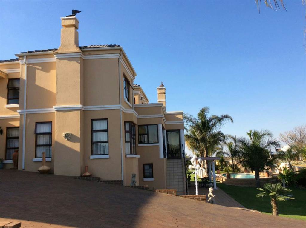 3 Bed House in Bronkhorstbaai photo number 7