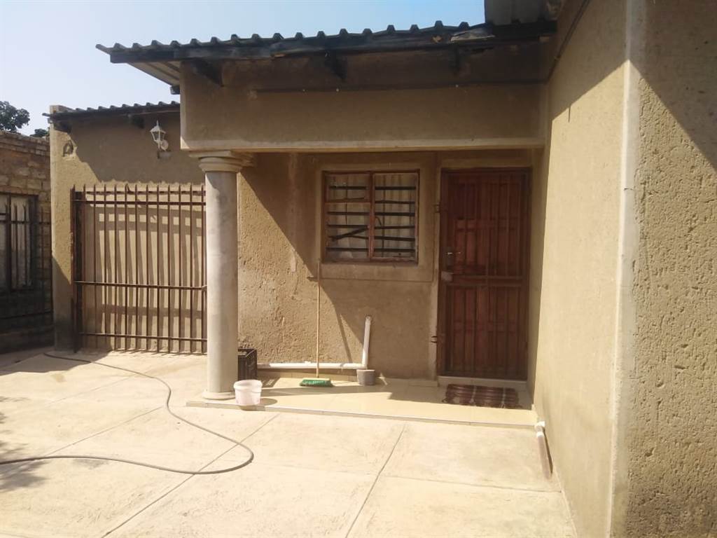 3 Bed House in Lethlabile photo number 13