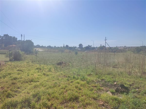 3 833 m² Land