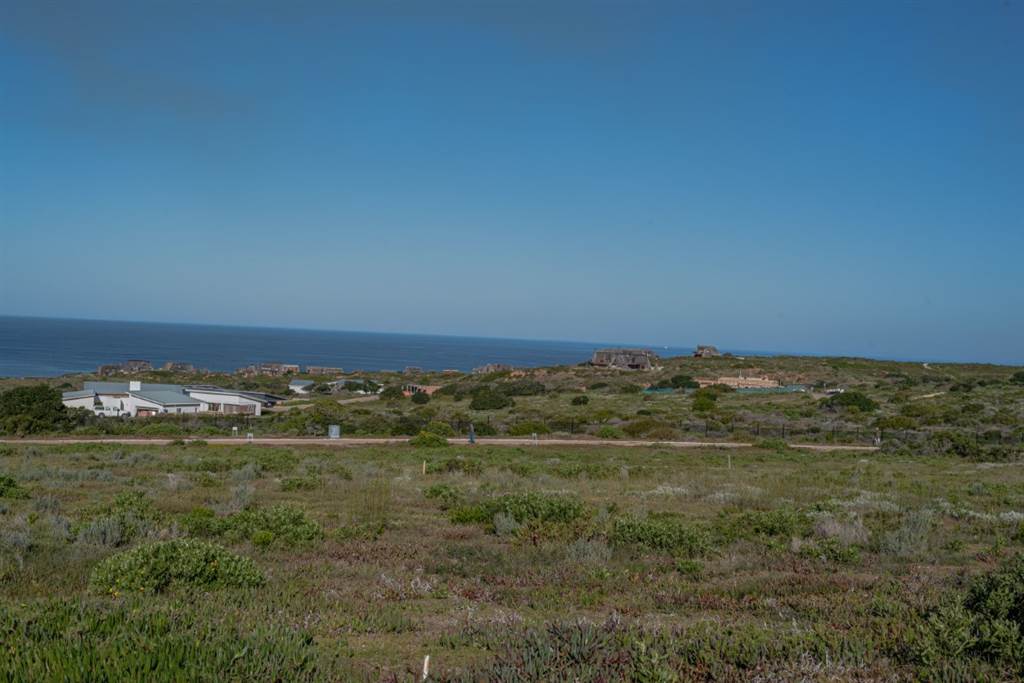 1046 m² Land available in Stilbaai photo number 4
