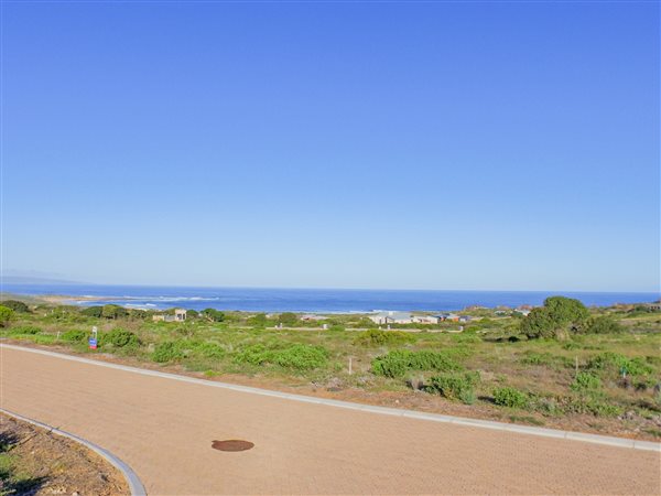 1046 m² Land available in Stilbaai