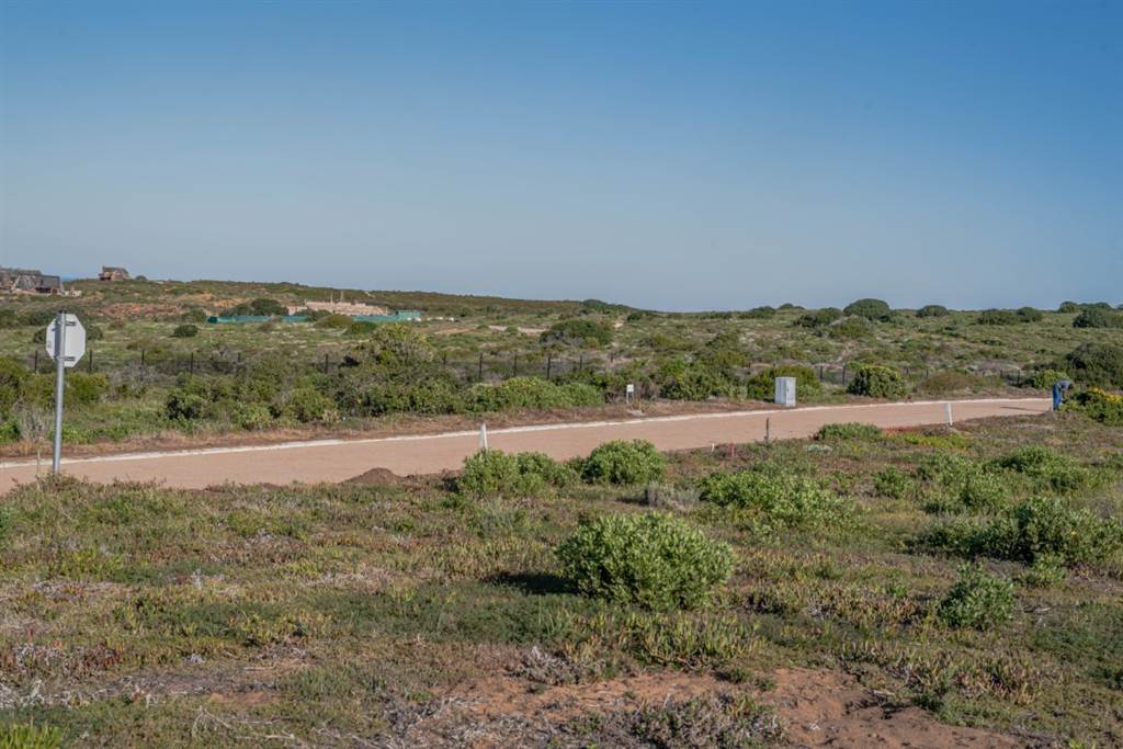 1046 m² Land available in Stilbaai photo number 6