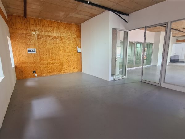 312  m² Commercial space