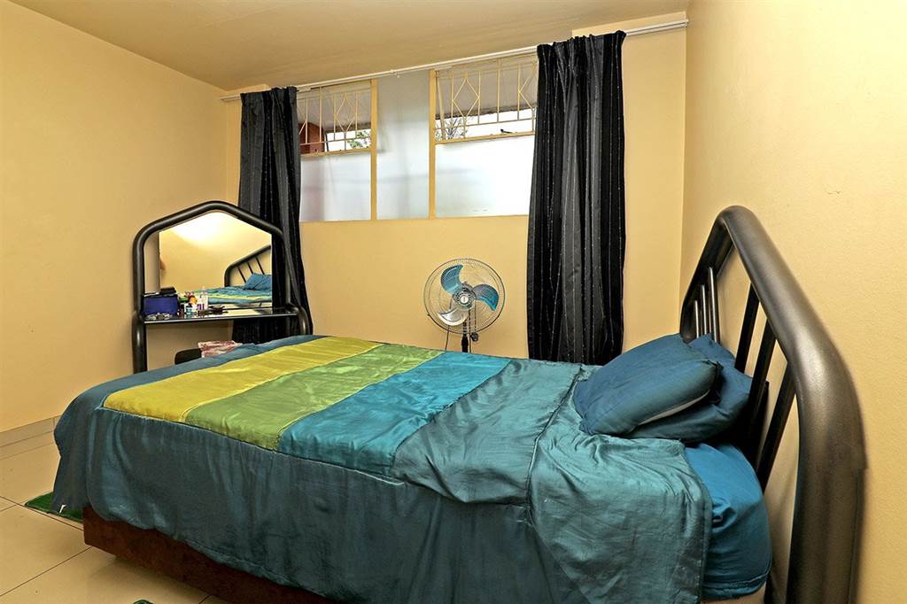 2 Bed Apartment in Booysens photo number 15