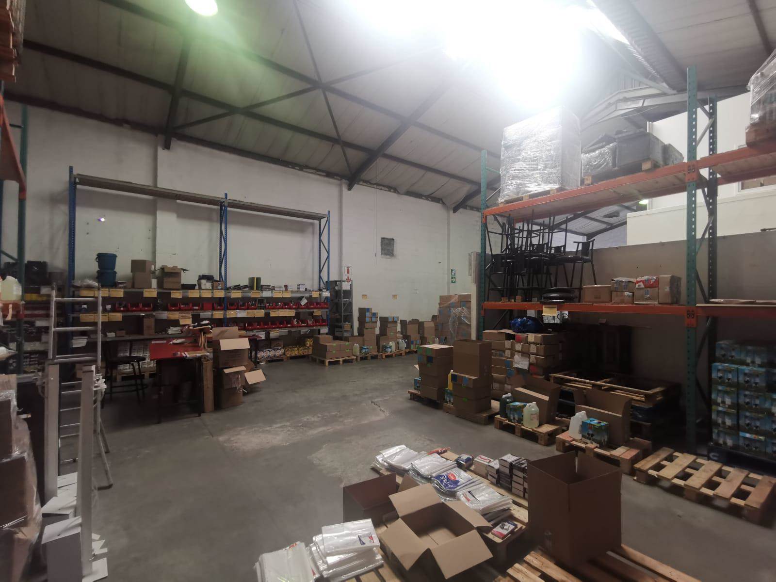 350  m² Industrial space in Airport Industria photo number 3