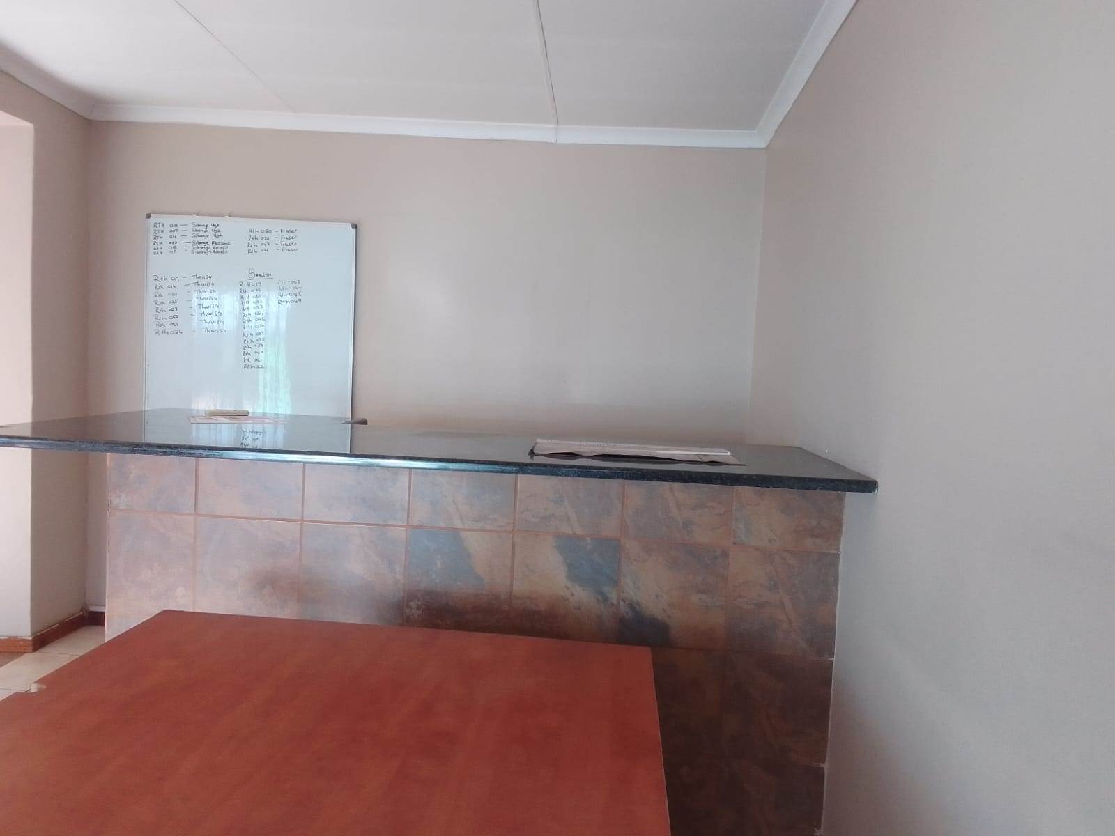 325  m² Commercial space in Rustenburg Central photo number 14