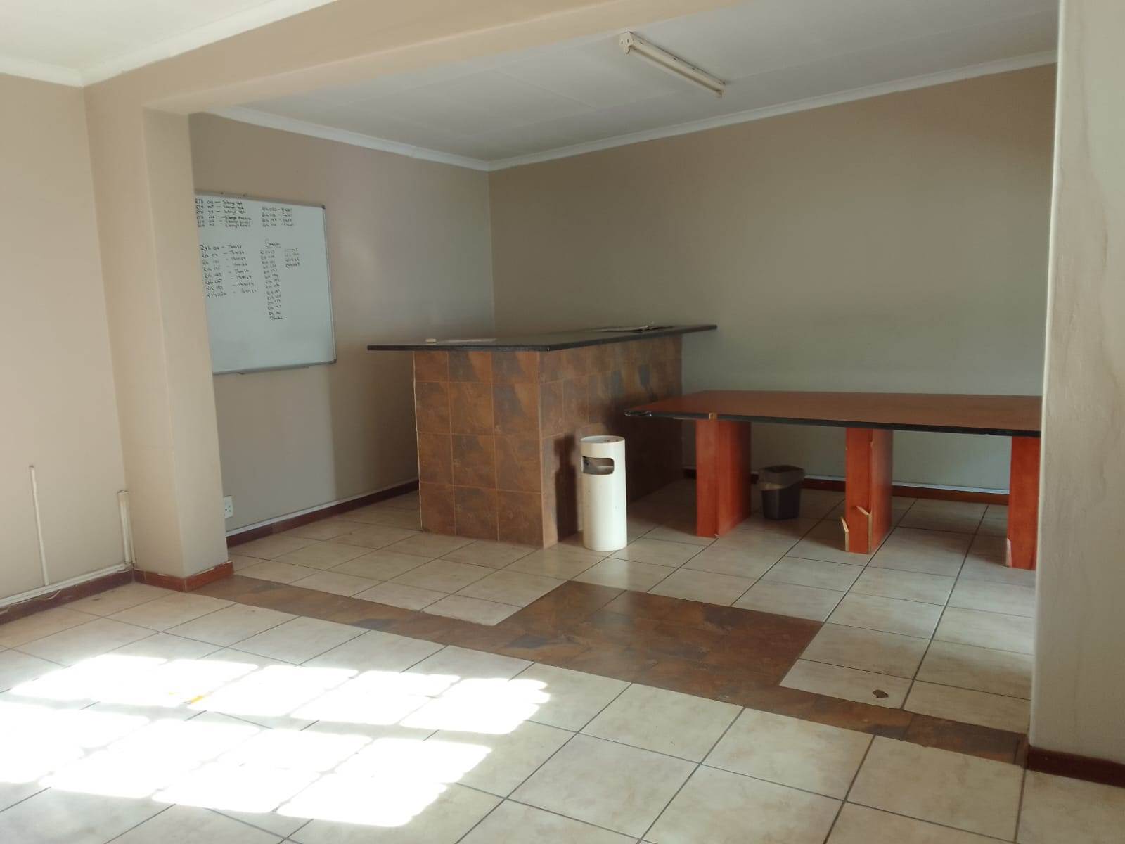 325  m² Commercial space in Rustenburg Central photo number 13