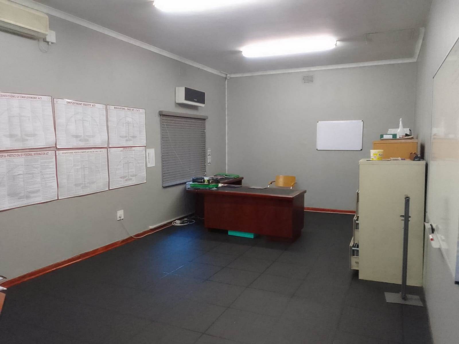 325  m² Commercial space in Rustenburg Central photo number 9