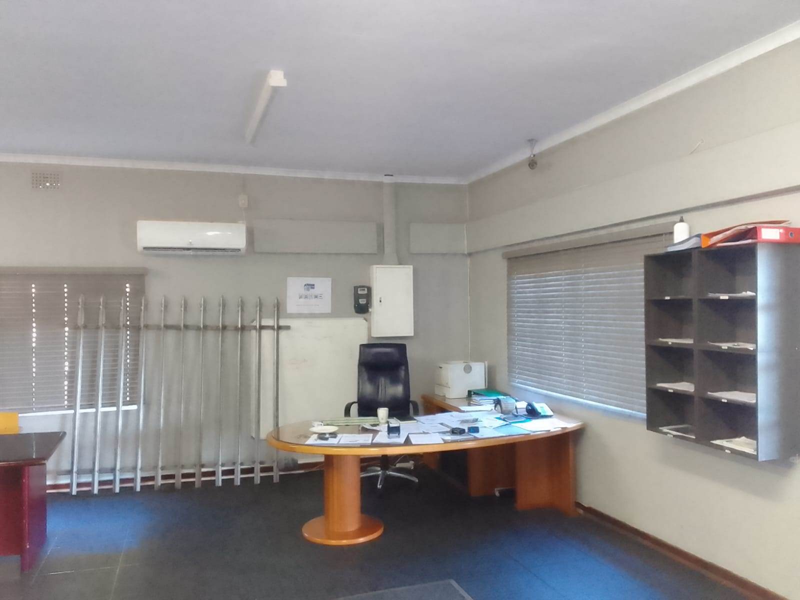325  m² Commercial space in Rustenburg Central photo number 4