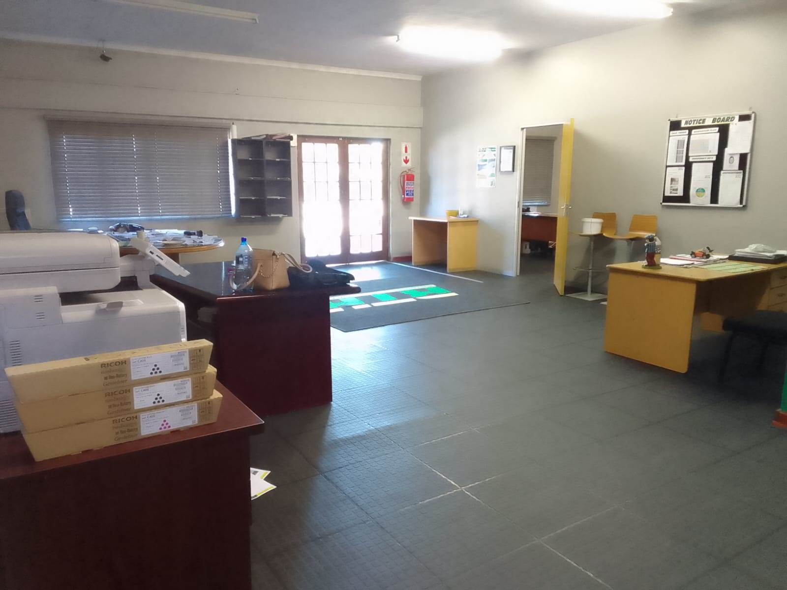 325  m² Commercial space in Rustenburg Central photo number 2