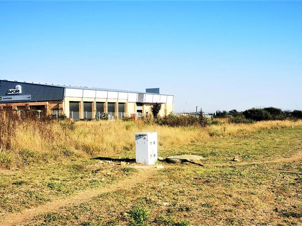 1 677 m² Land