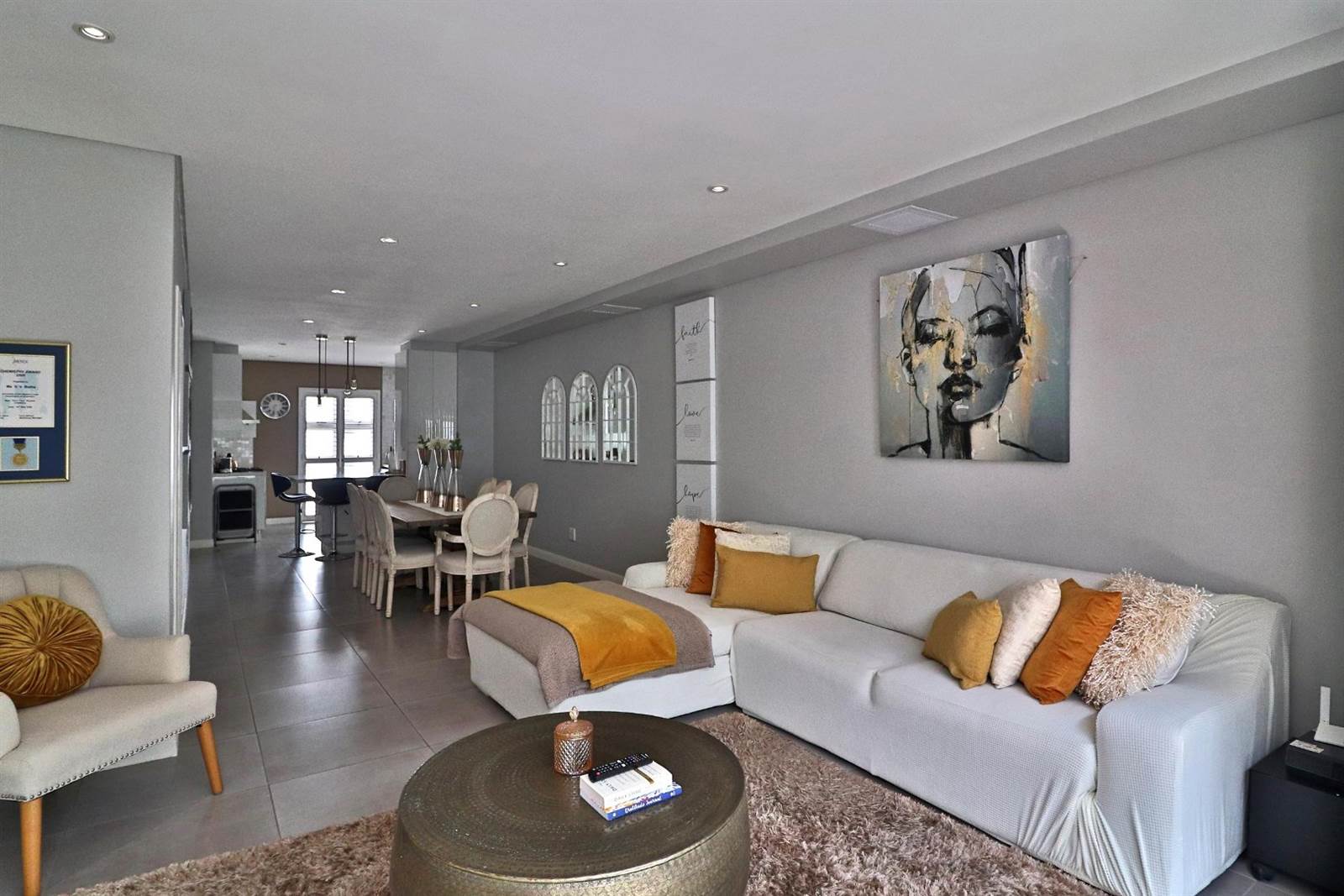 2 Bed Townhouse in Bryanston photo number 10
