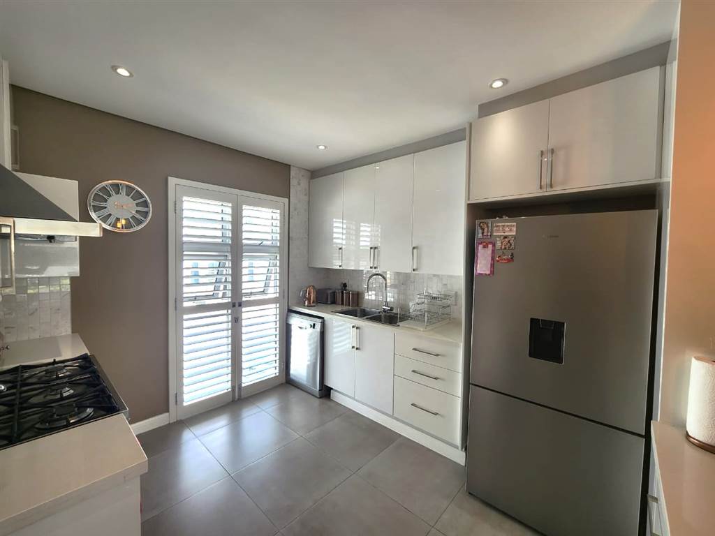 2 Bed Townhouse in Bryanston photo number 16