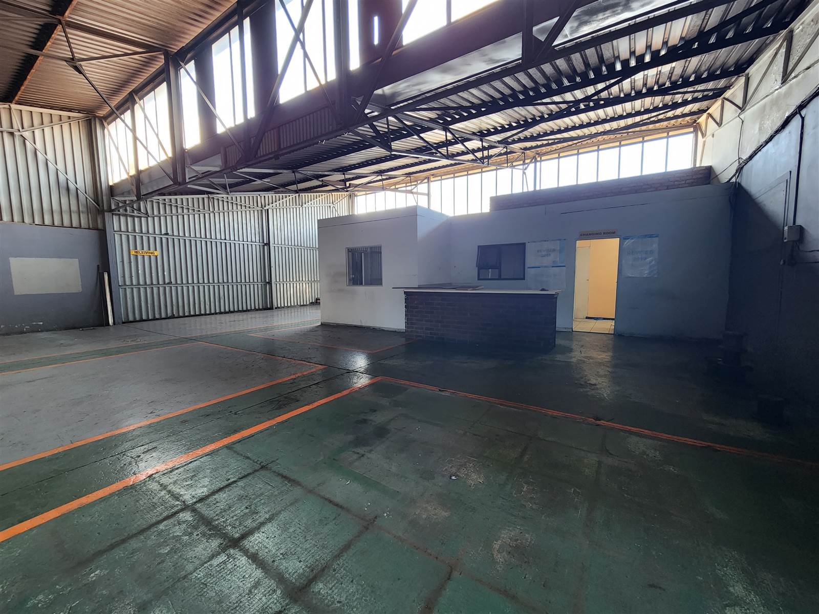 450  m² Industrial space in Driehoek photo number 3