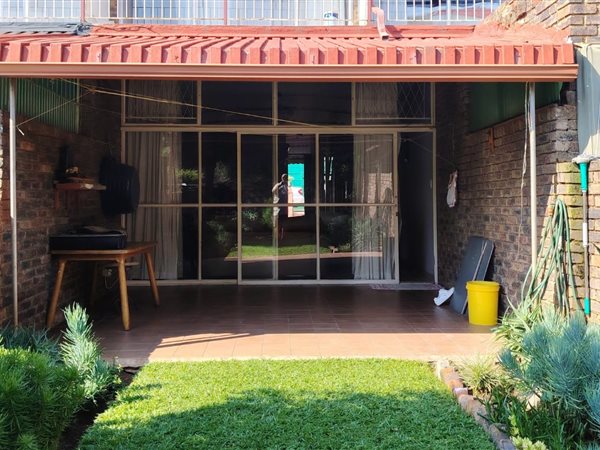 3 Bedroom Duplex 3 Bedroom Duplex