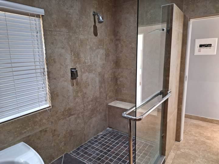 3 Bed Apartment in Winklespruit photo number 12