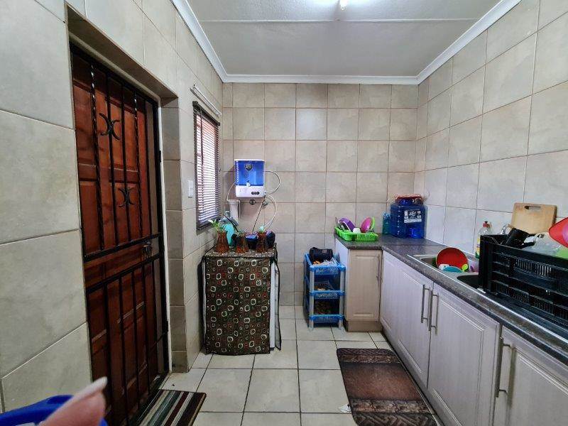 2 Bed House in Trichardt photo number 13