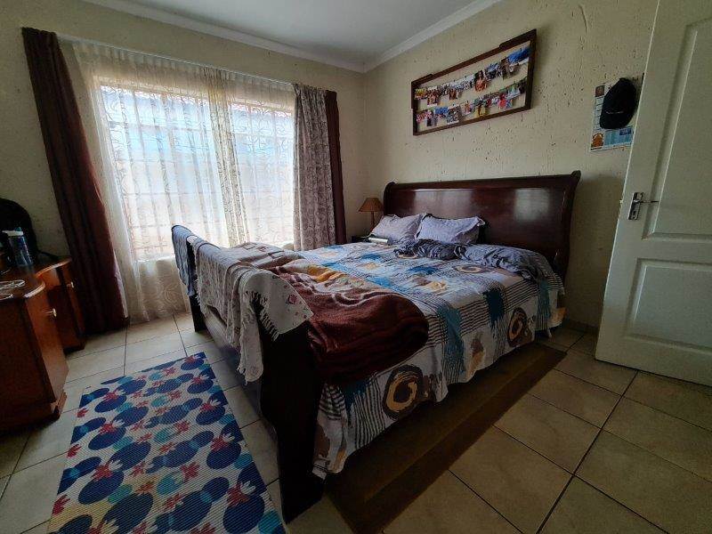 2 Bed House in Trichardt photo number 4