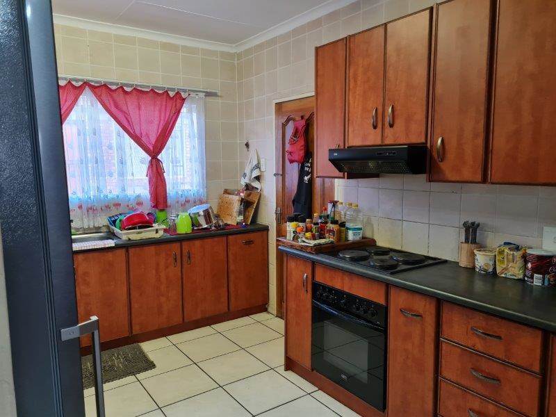 2 Bed House in Trichardt photo number 6