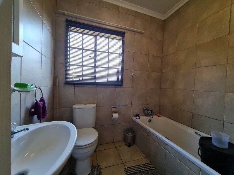 2 Bed House in Trichardt photo number 3