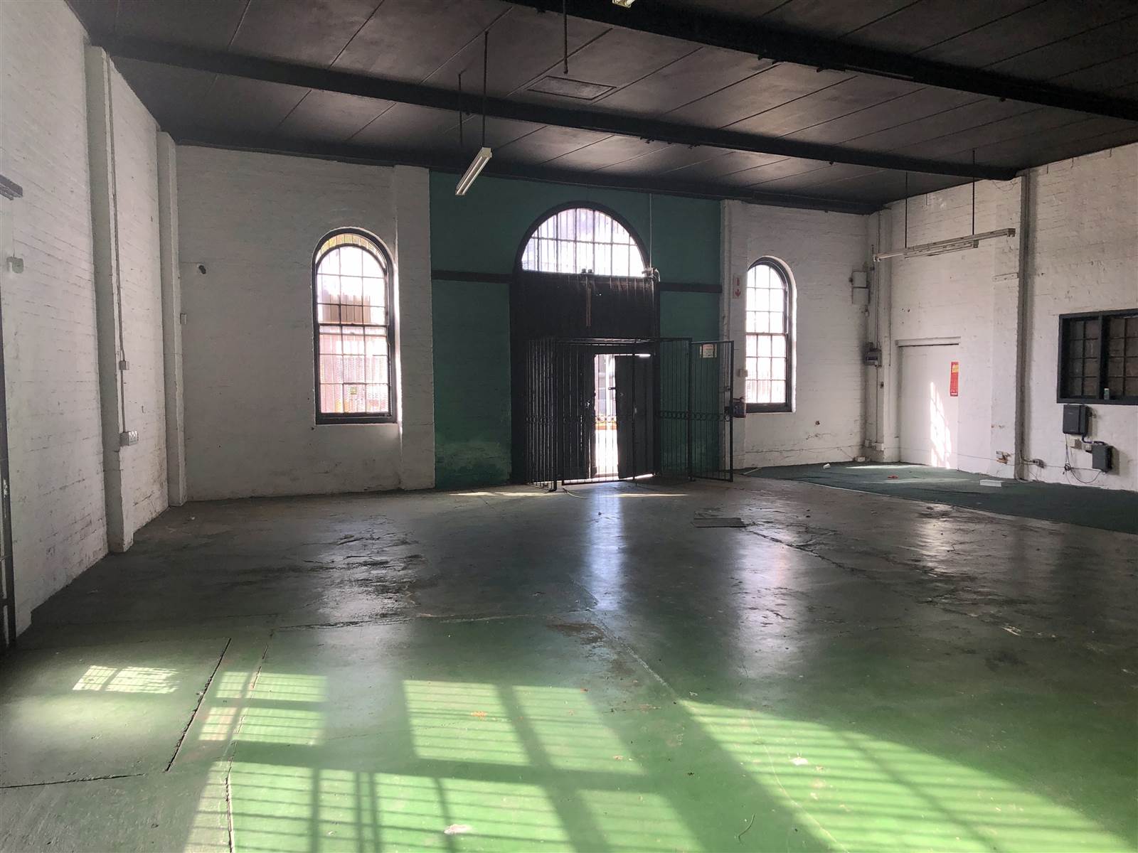 476  m² Industrial space in South End photo number 1