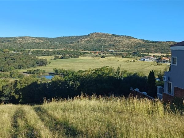 911 m² Land available in Xanadu