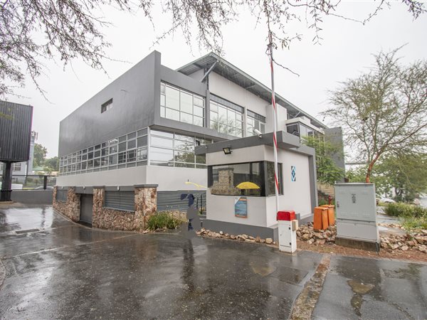 1596  m² Commercial space in Parkmore