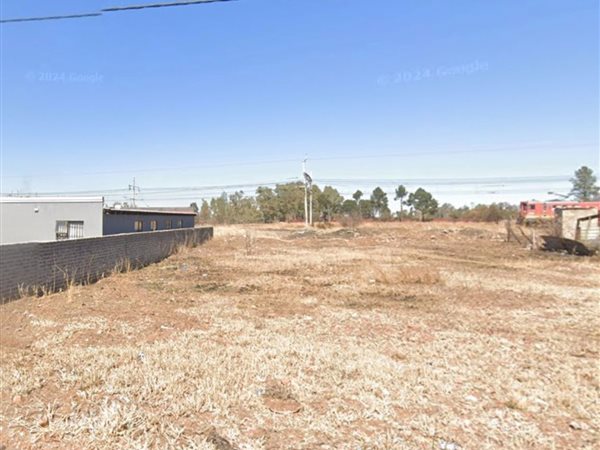785 m² Land